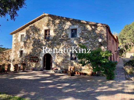 Foto 2 de Casa rural en venta en Sant Iscle de Vallalta de 8 habitaciones con terraza y piscina