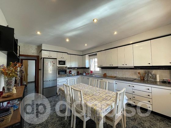 Foto 2 de Casa en venta en Sant Vicenç dels Horts de 4 habitaciones con terraza y garaje