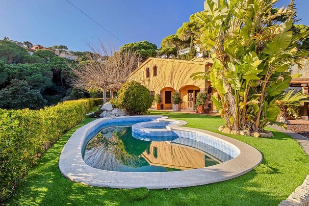 Foto 1 de Casa en venda a Sant Cebrià de Vallalta de 4 habitacions amb piscina i garatge