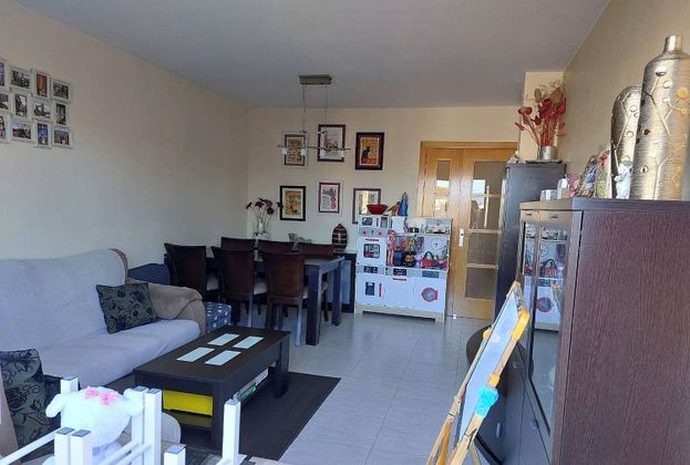 Foto 2 de Piso en venta en Vilobi d´Onyar de 3 habitaciones con garaje y balcón