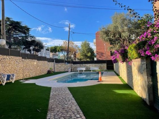 Foto 2 de Venta de casa en Tiana de 4 habitaciones con terraza y piscina