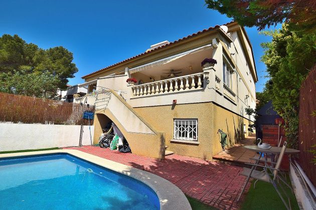 Foto 2 de Casa en venda a Segur de Calafell de 5 habitacions amb terrassa i piscina