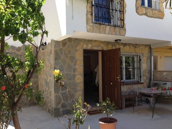Foto 2 de Casa en venta en La Pineda de 2 habitaciones con terraza y jardín