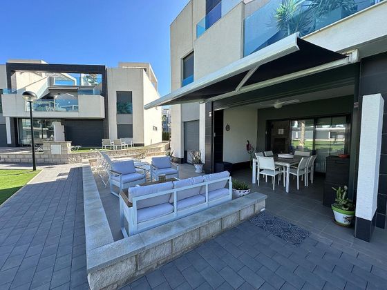 Foto 2 de Venta de piso en Urbanizaciones de 2 habitaciones con terraza y piscina
