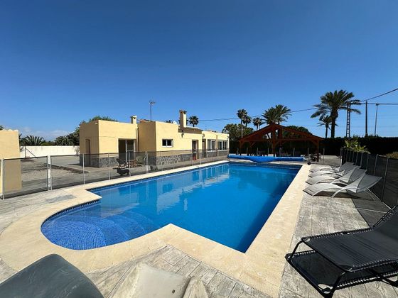 Foto 2 de Casa en venta en Las Bayas de 5 habitaciones con piscina y garaje