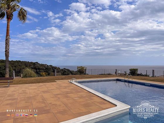 Foto 2 de Xalet en venda a Santa María de Llorell de 4 habitacions amb terrassa i piscina