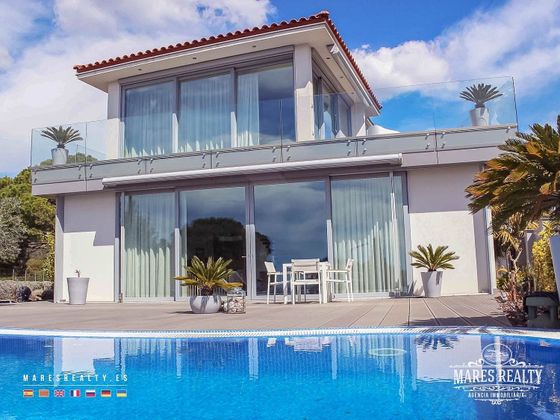 Foto 2 de Chalet en venta en Santa María de Llorell de 3 habitaciones con terraza y piscina