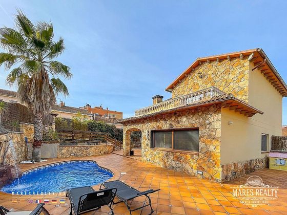 Foto 1 de Xalet en venda a Els Pavos de 4 habitacions amb terrassa i piscina