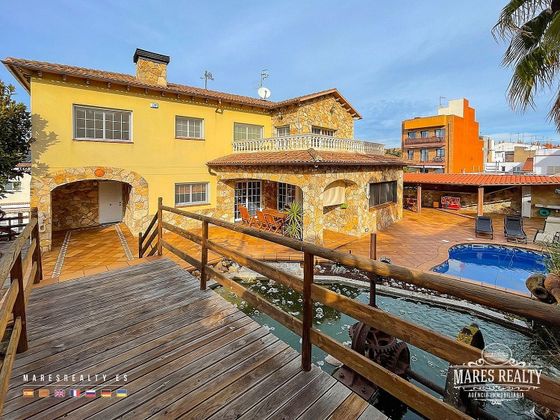 Foto 2 de Xalet en venda a Els Pavos de 4 habitacions amb terrassa i piscina