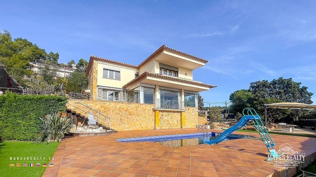 Foto 2 de Chalet en venta en Santa María de Llorell de 4 habitaciones con terraza y piscina