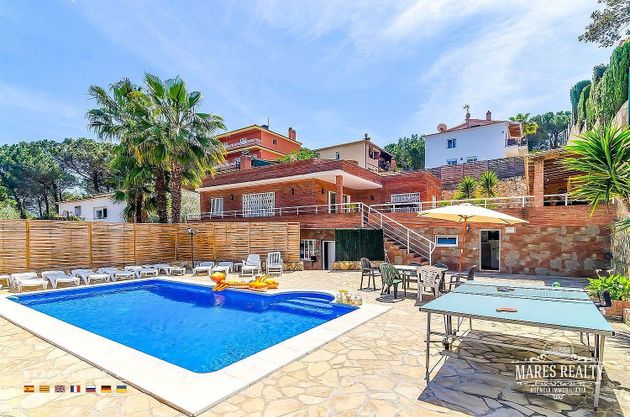 Foto 1 de Chalet en venta en Puigventós de 9 habitaciones con terraza y piscina