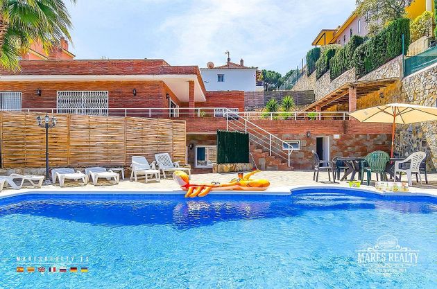 Foto 2 de Chalet en venta en Puigventós de 9 habitaciones con terraza y piscina