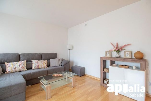 Foto 2 de Piso en venta en Centre - Eixample – Can Llobet – Can Serra de 3 habitaciones con terraza y piscina