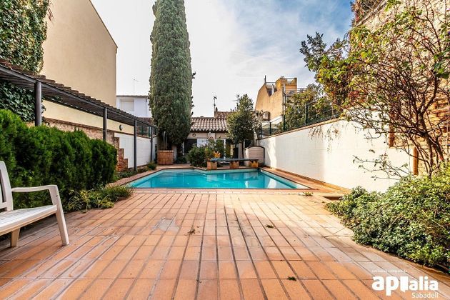 Foto 2 de Casa en venda a Centre - Sabadell de 5 habitacions amb terrassa i piscina