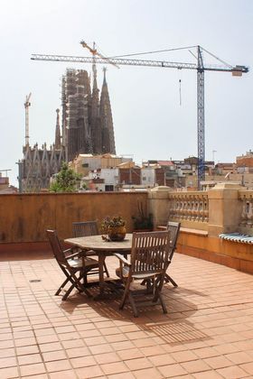Foto 2 de Venta de ático en La Sagrada Família de 4 habitaciones con terraza y garaje
