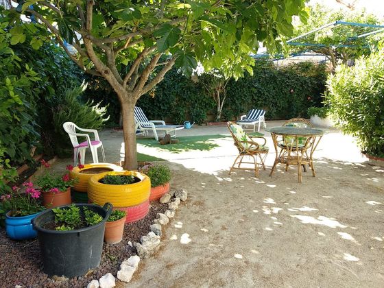 Foto 1 de Casa en venda a Madrigueras de 4 habitacions amb jardí