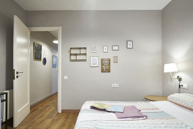 Foto 2 de Piso en alquiler en travesía De Gràcia de 2 habitaciones con muebles y calefacción