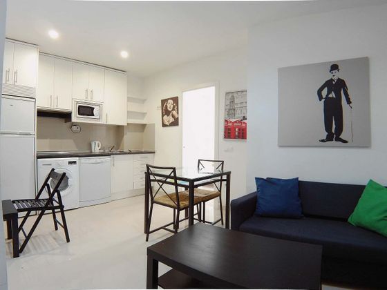 Foto 1 de Piso en alquiler en calle De Antonio Zamora de 2 habitaciones con muebles y calefacción
