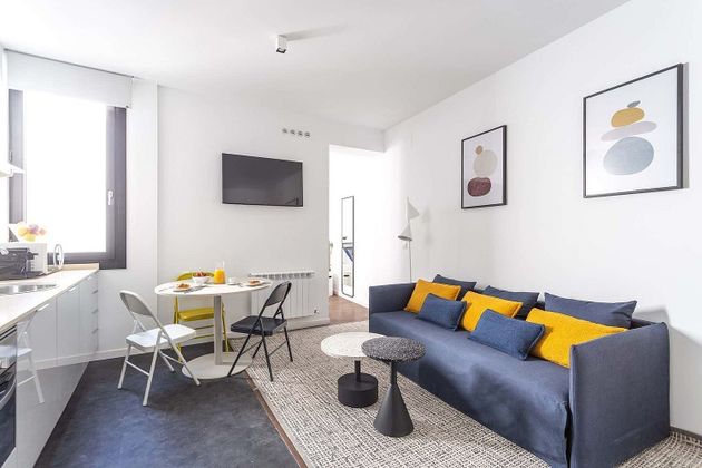 Foto 1 de Alquiler de piso en calle De Calatrava de 2 habitaciones con muebles y calefacción