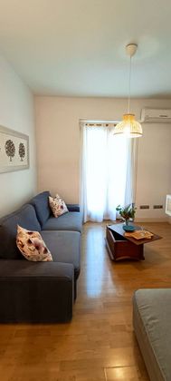 Foto 2 de Pis en lloguer a calle Del Amparo de 2 habitacions amb mobles i balcó