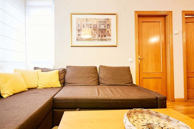 Foto 1 de Alquiler de piso en calle De Sánchez Pacheco de 1 habitación con muebles y calefacción