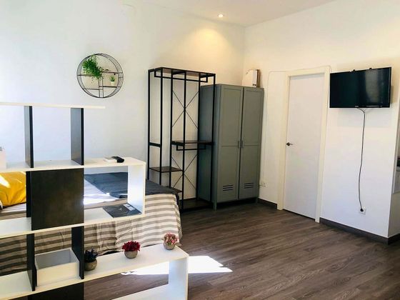 Foto 1 de Alquiler de estudio en calle De Los Condes de Torreanaz con muebles y aire acondicionado