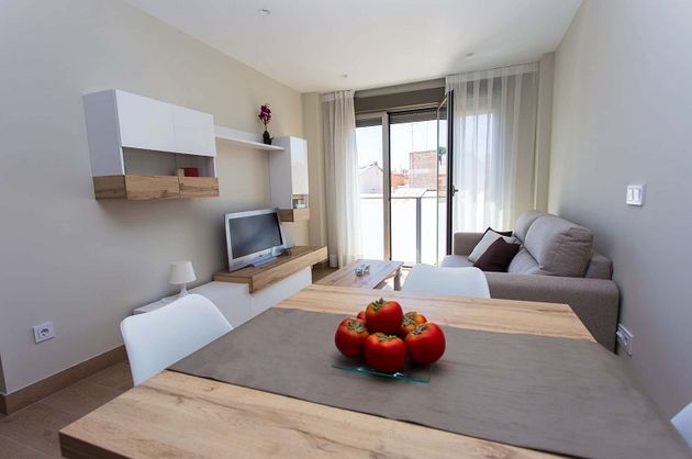 Foto 1 de Pis en lloguer a avenida De Peris i Valero de 1 habitació amb mobles i balcó