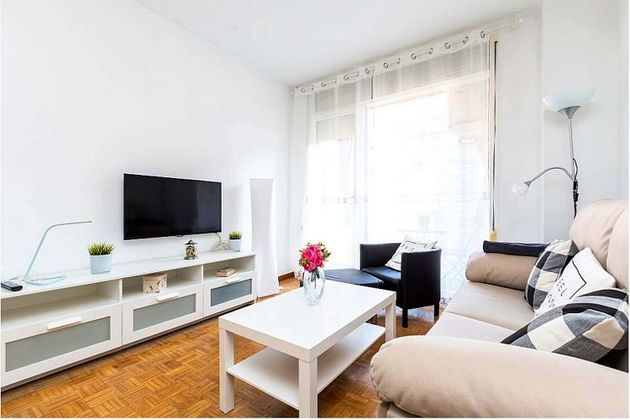 Foto 2 de Pis en lloguer a calle Del Regent Mendieta de 4 habitacions amb mobles i calefacció