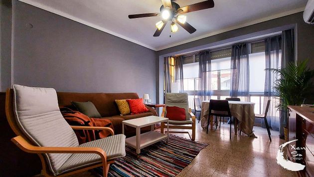 Foto 1 de Piso en alquiler en calle De Santander de 4 habitaciones con muebles y aire acondicionado
