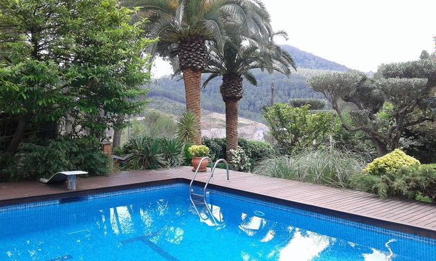 Foto 2 de Casa en venda a Vallirana de 6 habitacions amb terrassa i piscina