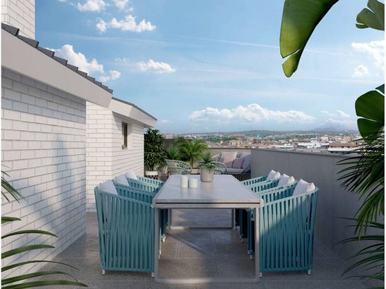 Foto 1 de Dúplex en venta en calle Pau Casals de 3 habitaciones con terraza y piscina