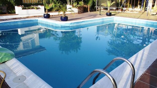 Foto 1 de Venta de chalet en Gójar de 8 habitaciones con terraza y piscina