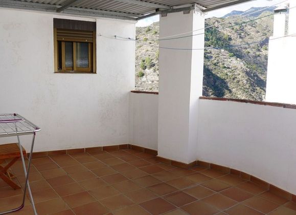 Foto 2 de Casa adossada en venda a Otívar de 3 habitacions amb terrassa i aire acondicionat