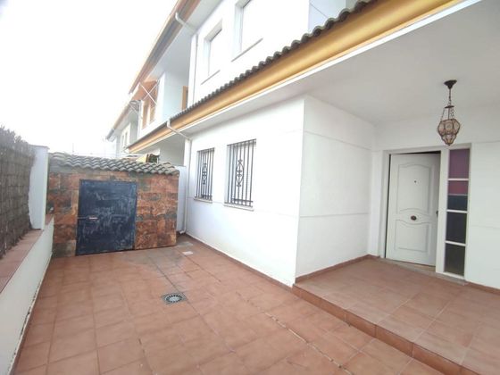 Foto 1 de Casa en venta en Lobón de 4 habitaciones con terraza y garaje