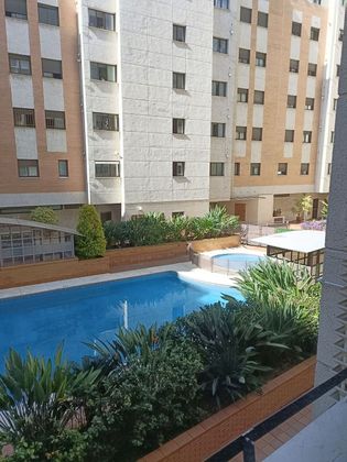 Foto 2 de Piso en venta en Parque María Luisa - Huerta de la Salud - Giralda Sur de 2 habitaciones con piscina y garaje