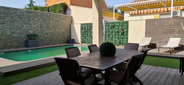 Foto 2 de Xalet en venda a Montequinto de 4 habitacions amb terrassa i piscina