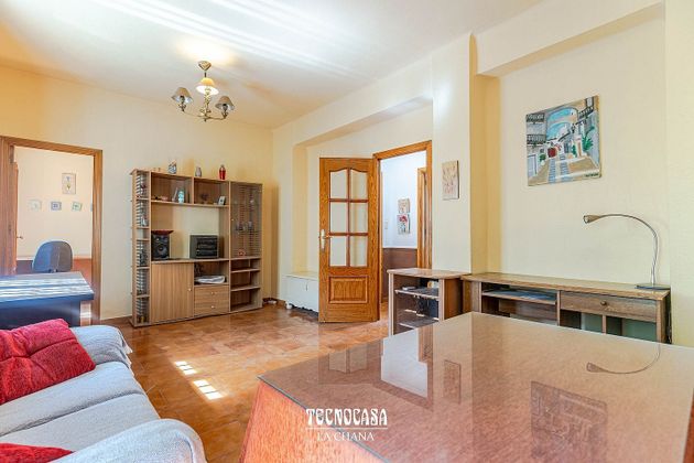 Foto 2 de Piso en alquiler en Angustias - Chana - Encina de 2 habitaciones con muebles y balcón