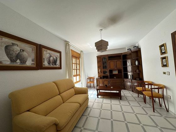 Foto 2 de Casa en venta en Baza de 4 habitaciones con terraza y aire acondicionado
