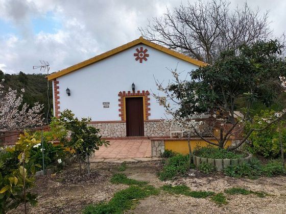 Foto 1 de Chalet en venta en Yunquera de 2 habitaciones con jardín