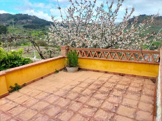 Foto 2 de Chalet en venta en Yunquera de 2 habitaciones con jardín