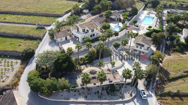 Foto 1 de Casa rural en venda a calle Del Pino de 10 habitacions amb terrassa i piscina