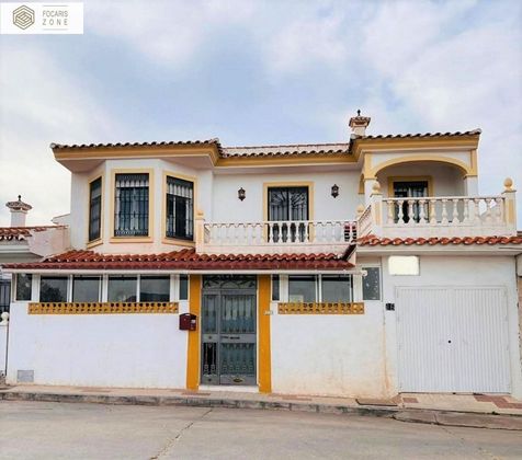 Foto 2 de Xalet en venda a Polígonos - Recinto Ferial Cortijo de Torres de 5 habitacions amb terrassa i balcó