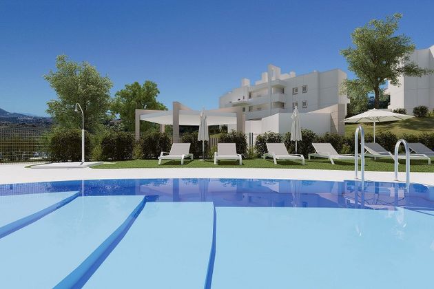 Foto 2 de Venta de ático en Calahonda de 2 habitaciones con terraza y piscina