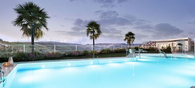 Foto 2 de Piso en venta en Manilva de 2 habitaciones con terraza y piscina