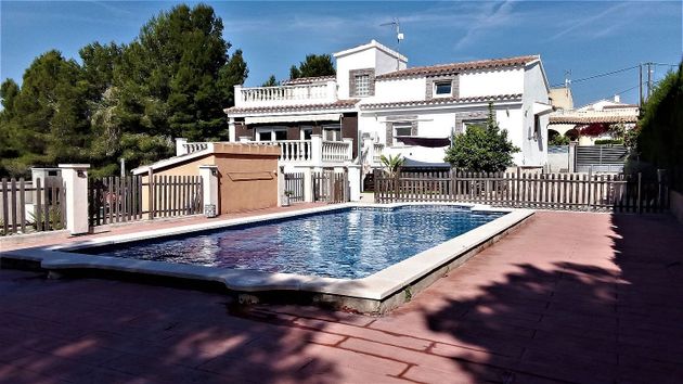 Foto 1 de Chalet en venta en Les Tres Cales de 6 habitaciones con terraza y piscina