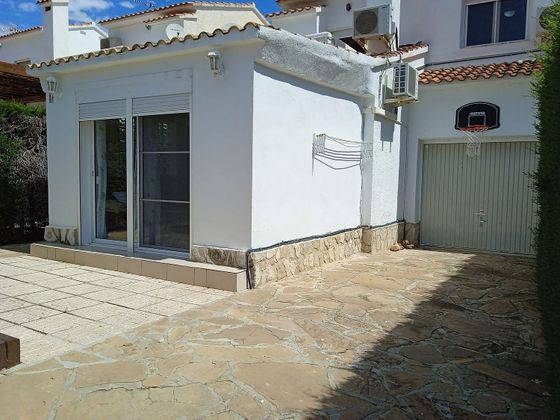 Foto 2 de Casa adossada en venda a calle Les Tres Cales de 4 habitacions amb terrassa i piscina
