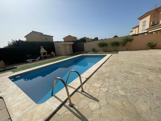 Foto 1 de Chalet en venta en Les Tres Cales de 3 habitaciones con terraza y piscina
