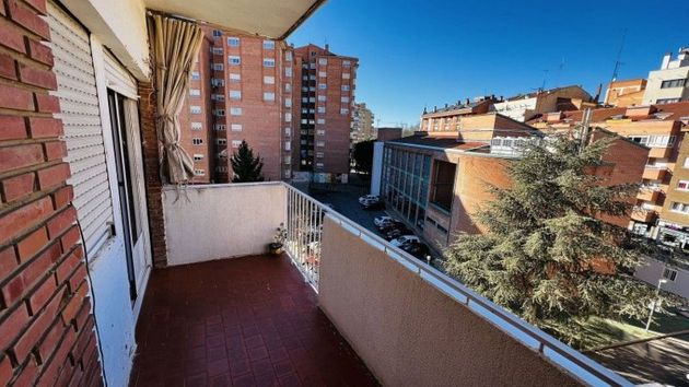 Foto 1 de Piso en venta en calle Eras del Bosque de 2 habitaciones con terraza y balcón