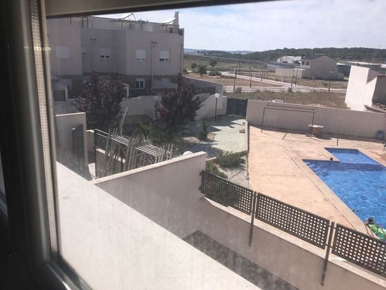 Foto 1 de Casa adosada en venta en Chinchilla de Monte-Aragón de 4 habitaciones con terraza y piscina