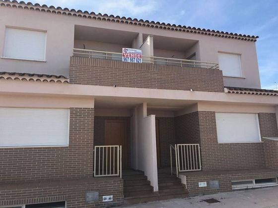 Foto 2 de Casa adosada en venta en Chinchilla de Monte-Aragón de 4 habitaciones con terraza y piscina